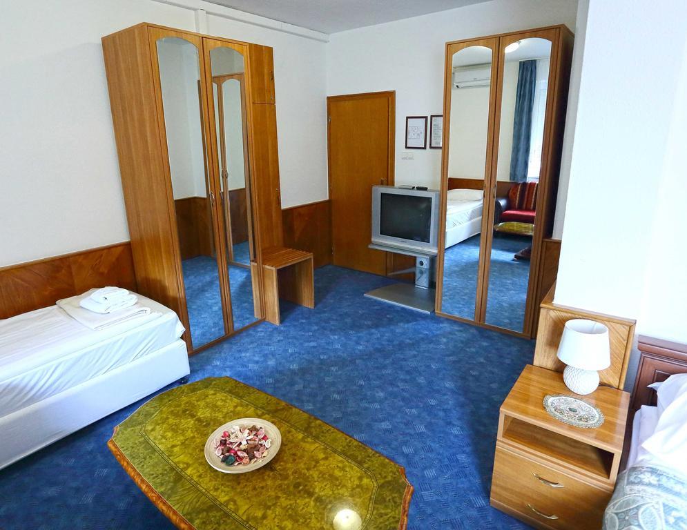Hotel Wesselenyi Дьёр Экстерьер фото