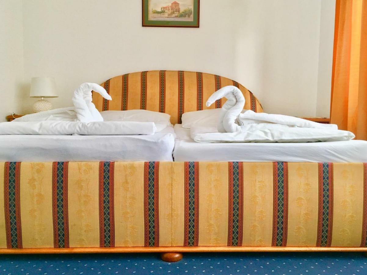 Hotel Wesselenyi Дьёр Экстерьер фото